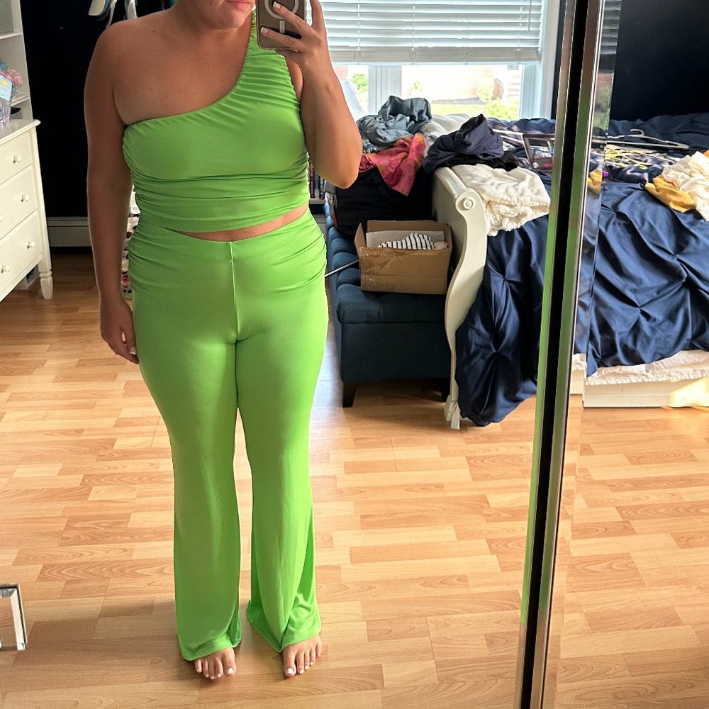 Zara Matching Lime green set, one shoulder pant and top Size large